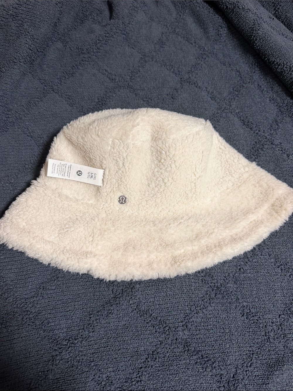Lululemon reversible Sherpa Bucket Hat L/XL